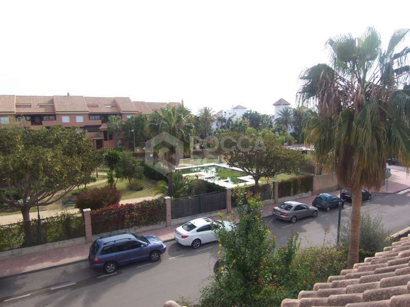 Townhouse with 4 bedrooms for sale in Nueva Andalucia