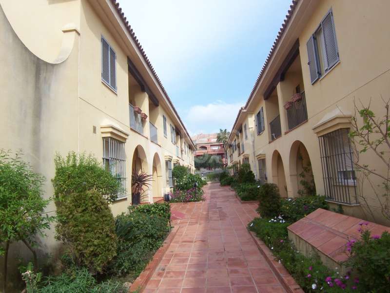 Townhouse with 4 bedrooms for sale in Nueva Andalucia