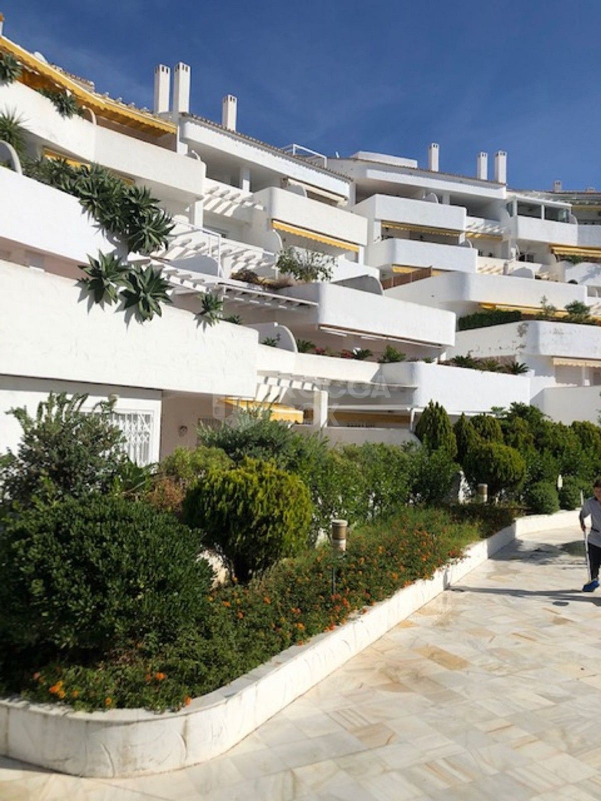 South Facing 2 Bedroom Garden Apartment in Nueva Andalucia for sale