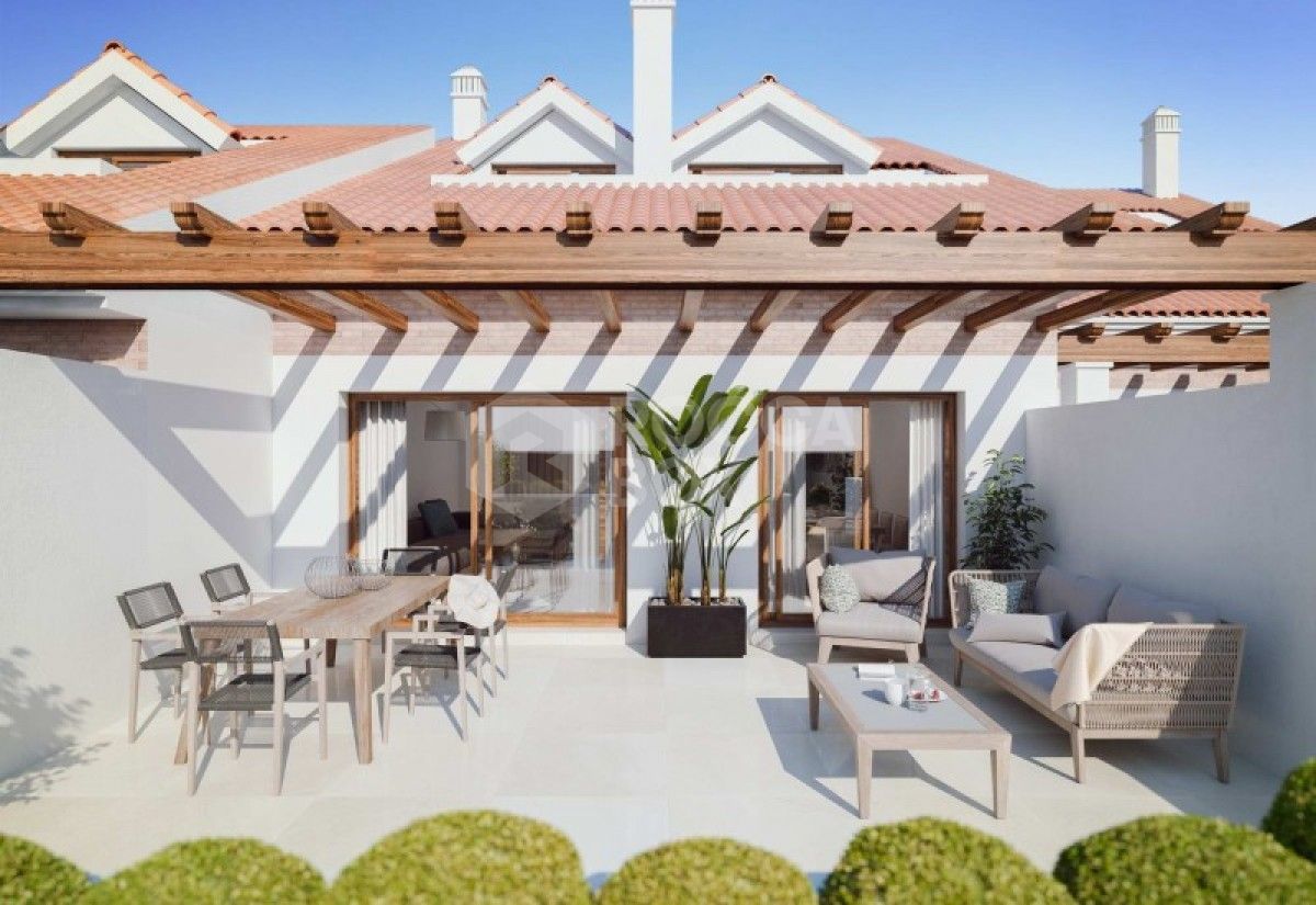 Luxury 4 bed townhouses in Reserva del Higueron in Marbella