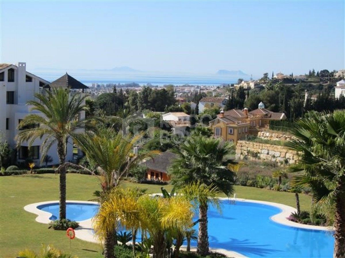 New built spacious 2 bedroom modern apartment for sale in Benahavis