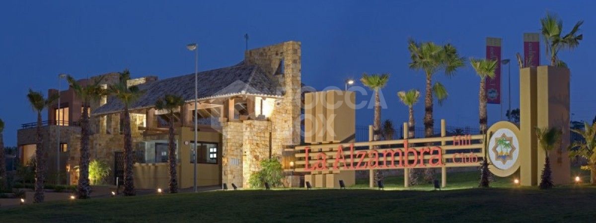 Beautiful 3 bed apartment for sale in La Alzambra hill club in Puerto Banues