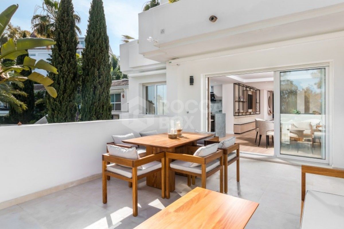 Beautiful 4 bed apartment for sale in Marbella Golden Mile