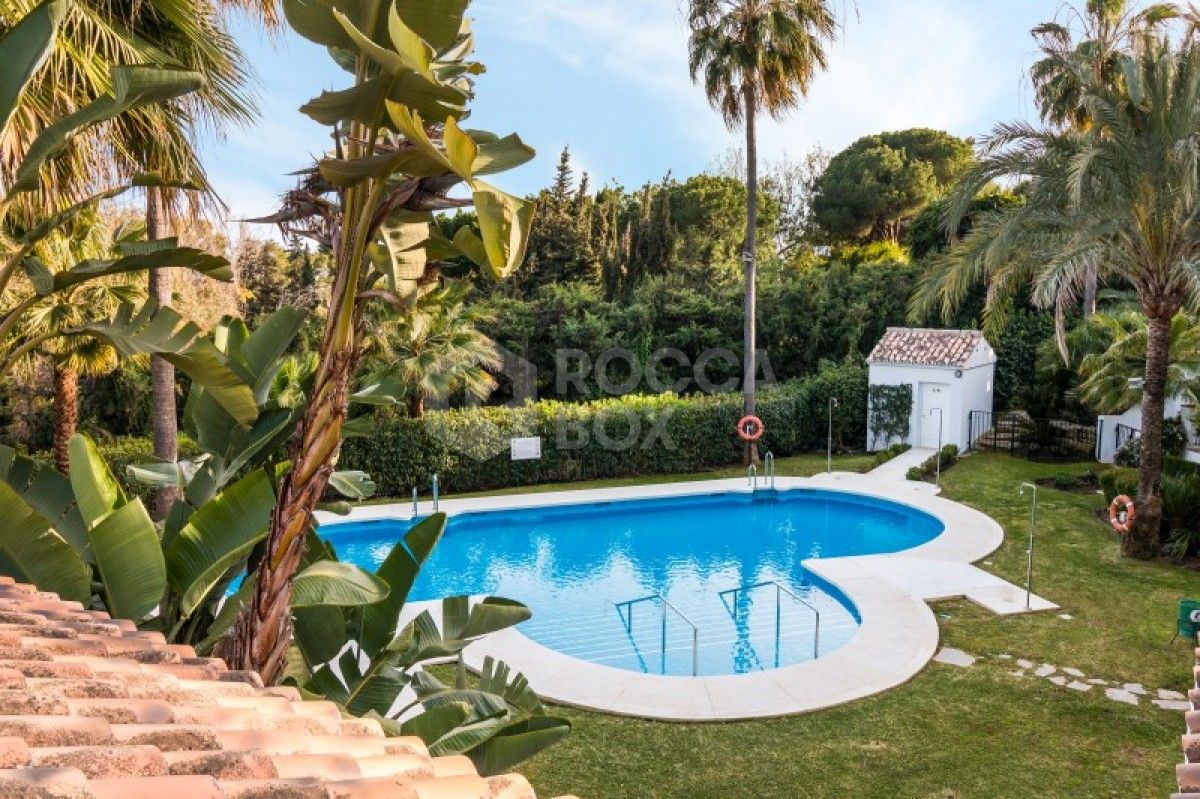 Beautiful 4 bed apartment for sale in Marbella Golden Mile