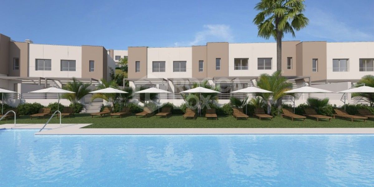 Nice 3 bed town houses development in Estepona Golf