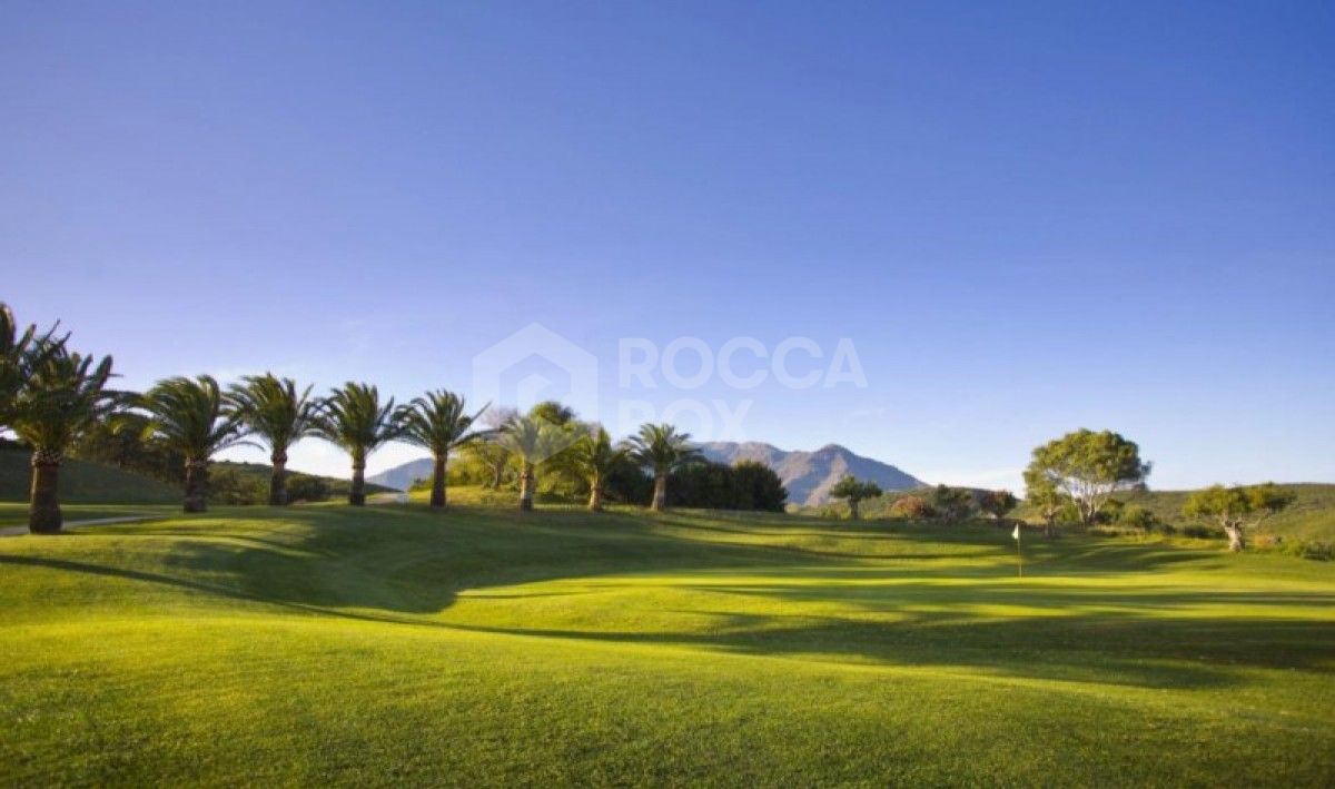 Nice 3 bed town houses development in Estepona Golf