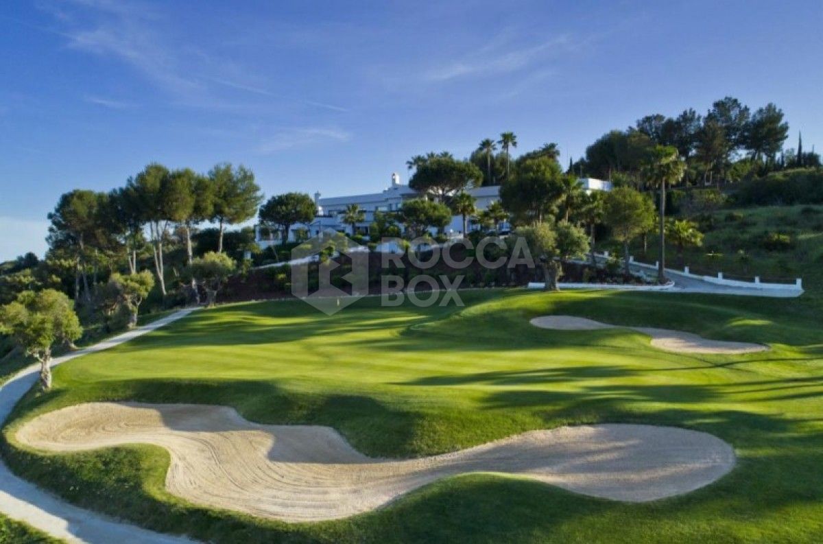 Nice 3 bed town houses development in Estepona Golf
