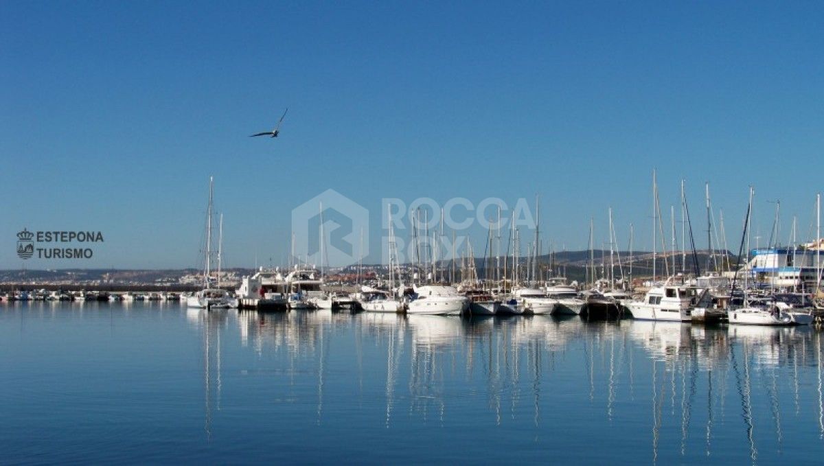 Nice 3 bed town houses development in Estepona Golf