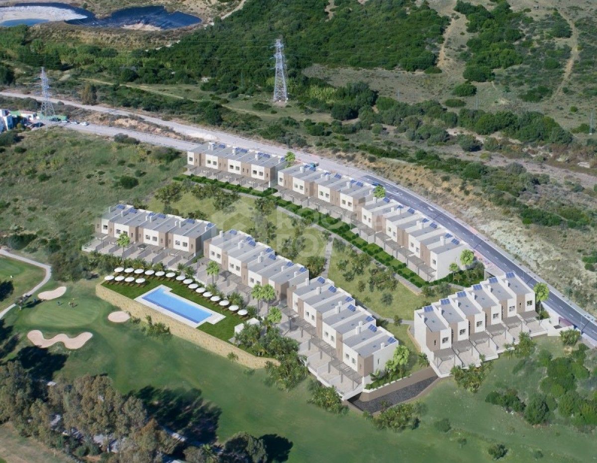 Nice 3 bed town houses development in Estepona Golf
