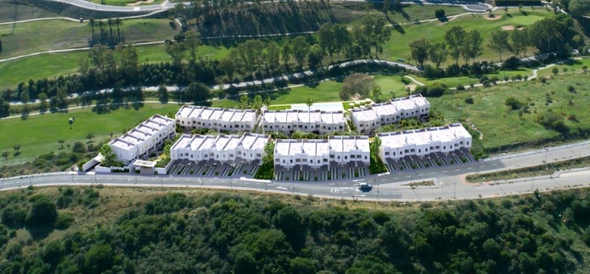 Nice 3 bed town houses development in Estepona Golf