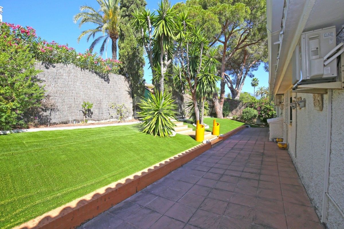 Beautiful 4 bedroom Villa in Nueva Andalucia for sale