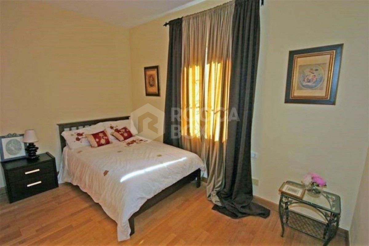 Detached 4 bedroom villa in Nueva Andalucia for sale
