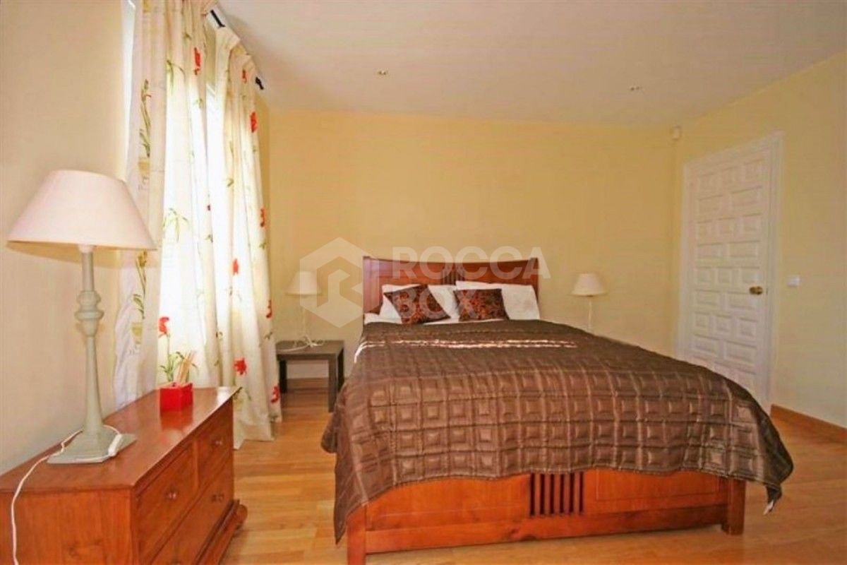Detached 4 bedroom villa in Nueva Andalucia for sale
