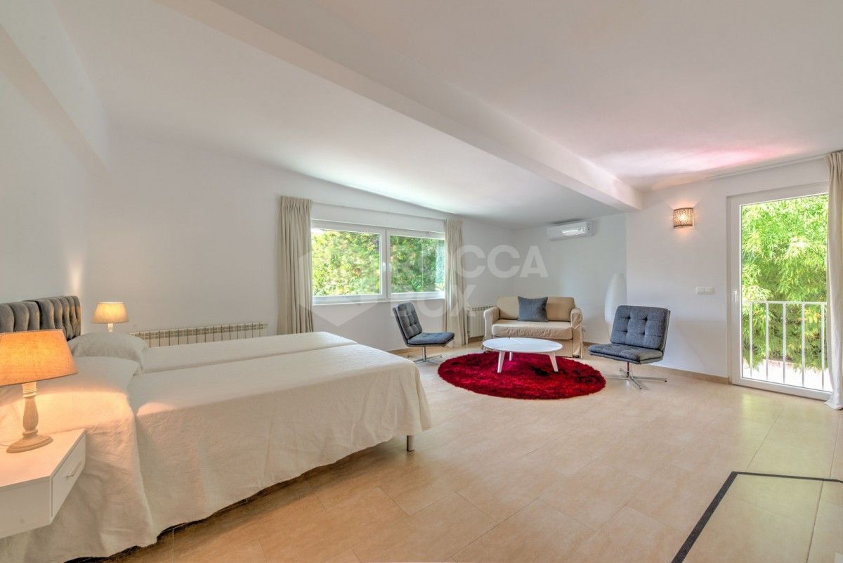 Price reduce on renovated four bedroom villa in Las Brisas.