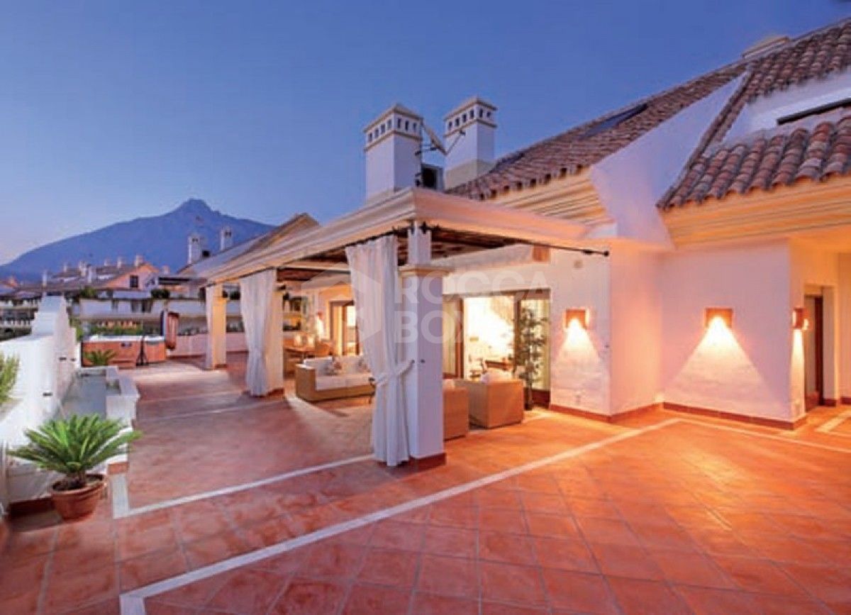 Luxury 4 bed Duplex Penthouse in Marbella Golden Mile