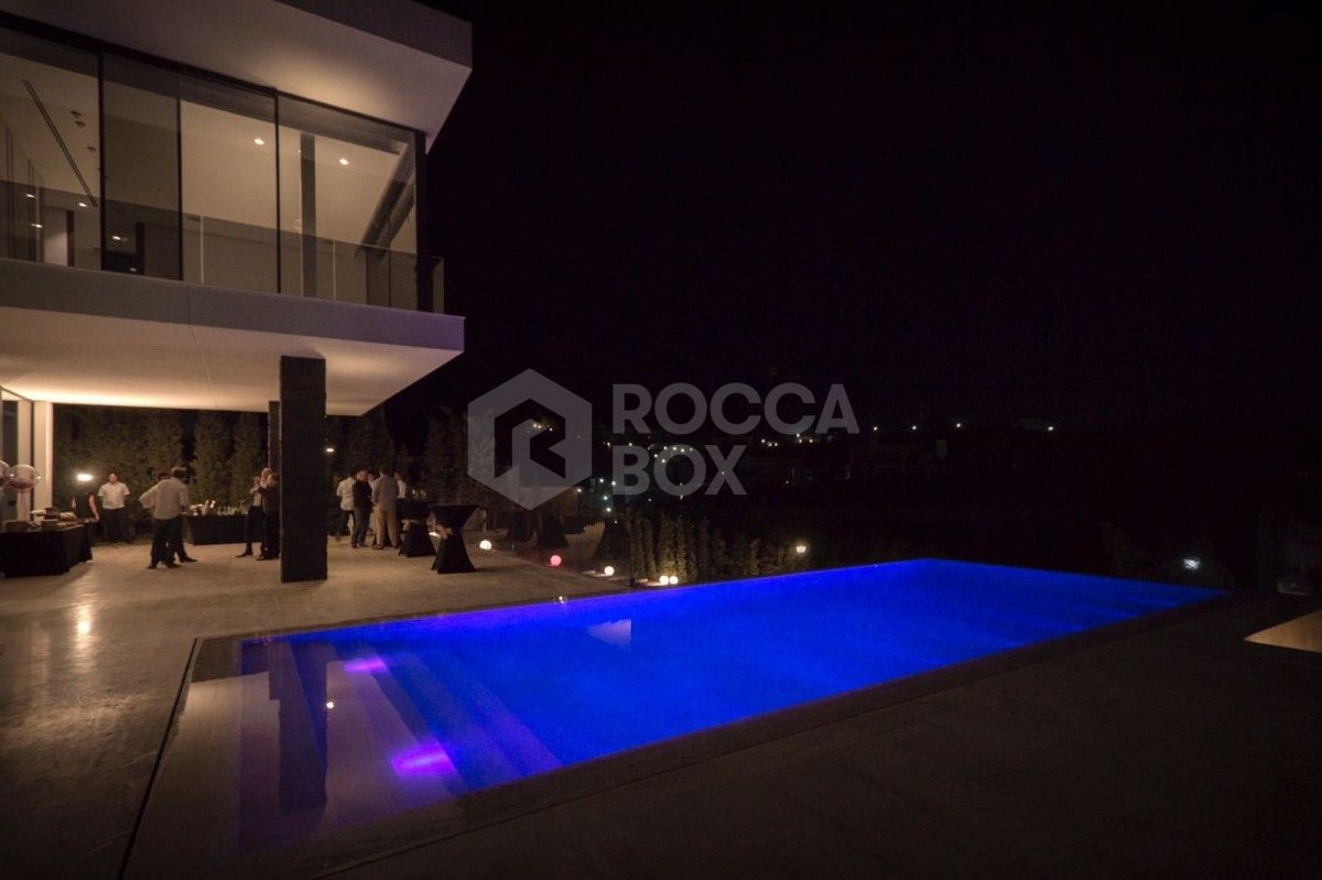 Stunning 5 bedroom villa located in nueva andalucia