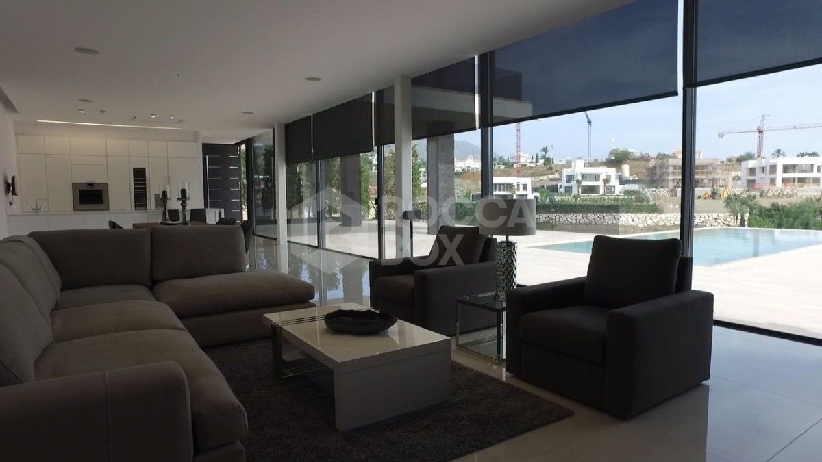 Stunning 5 bedroom villa located in nueva andalucia