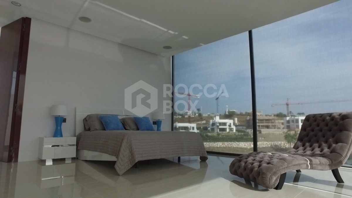 Stunning 5 bedroom villa located in nueva andalucia