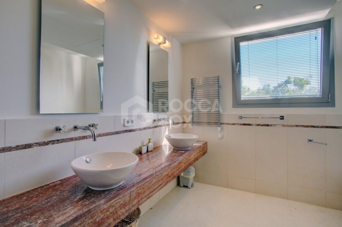 Beautiful 4 bed townhouse for sale in Sierra Blanca in Marbella