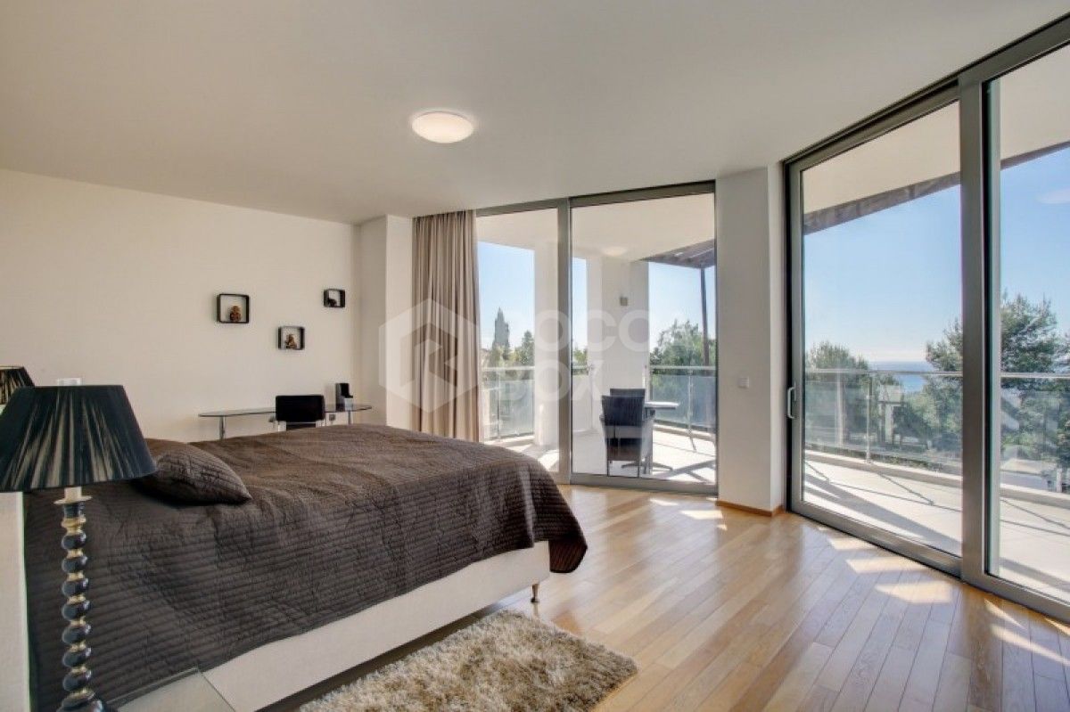 Beautiful 4 bed townhouse for sale in Sierra Blanca in Marbella