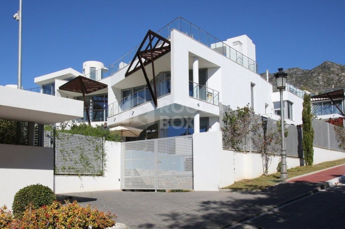 Beautiful 4 bed townhouse for sale in Sierra Blanca in Marbella