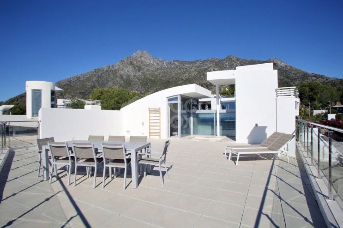 Beautiful 4 bed townhouse for sale in Sierra Blanca in Marbella