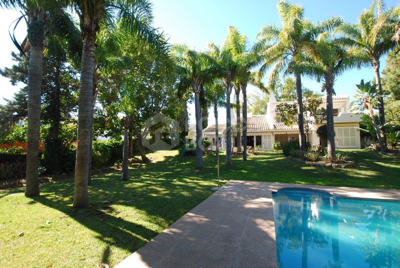 6 bedroom villa in Rio Real for sale