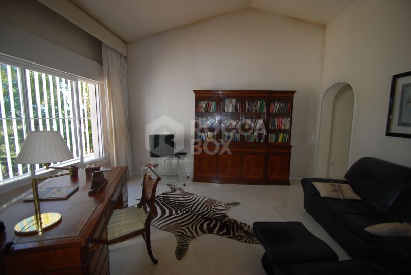 6 bedroom villa in Rio Real for sale