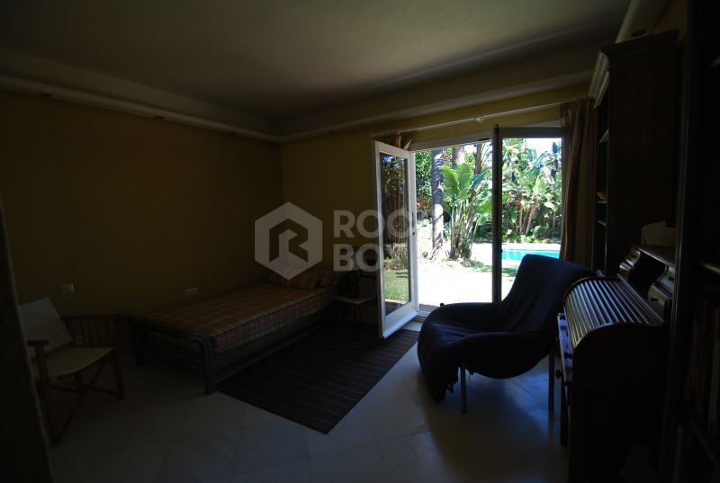 6 bedroom villa in Rio Real for sale