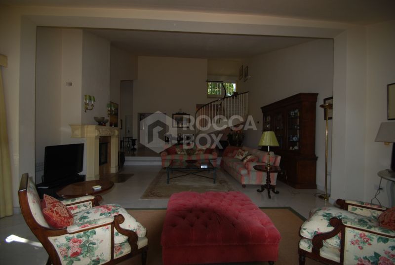 6 bedroom villa in Rio Real for sale