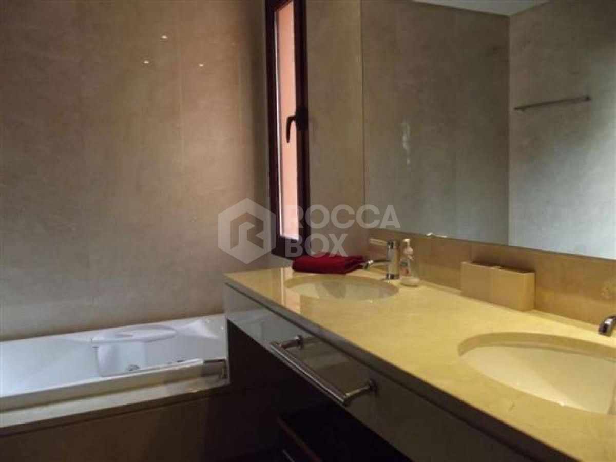 Stunning 2 Bedroom Apartment in Puerto Banus