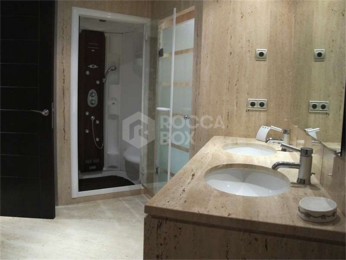 Stunning 2 Bedroom Apartment in Puerto Banus