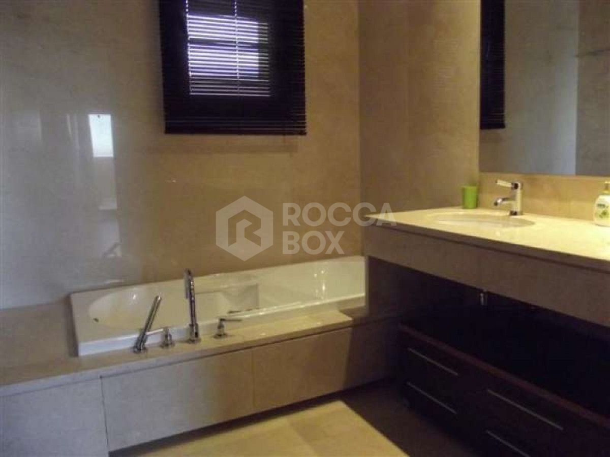 Stunning 2 Bedroom Apartment in Puerto Banus