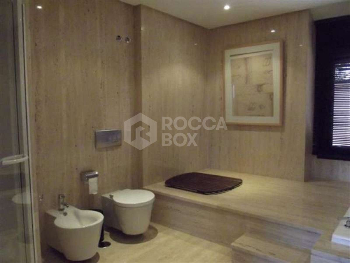 Stunning 2 Bedroom Apartment in Puerto Banus