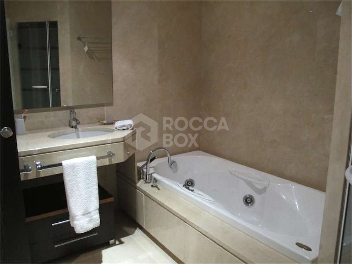 Stunning 2 Bedroom Apartment in Puerto Banus