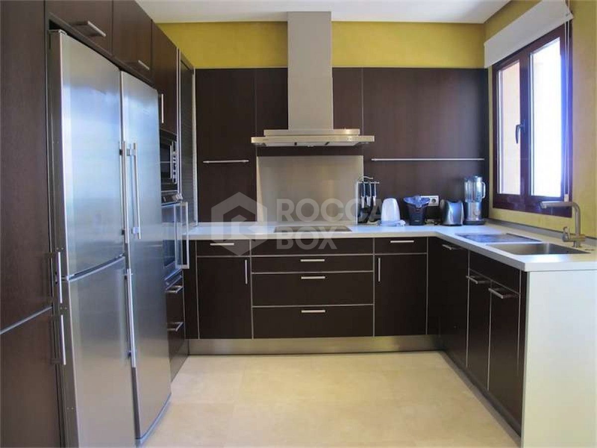 Stunning 2 Bedroom Apartment in Puerto Banus