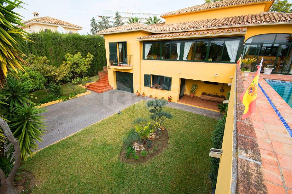 Villa with Guest House for sale in Guadalmina Alta, Marbella