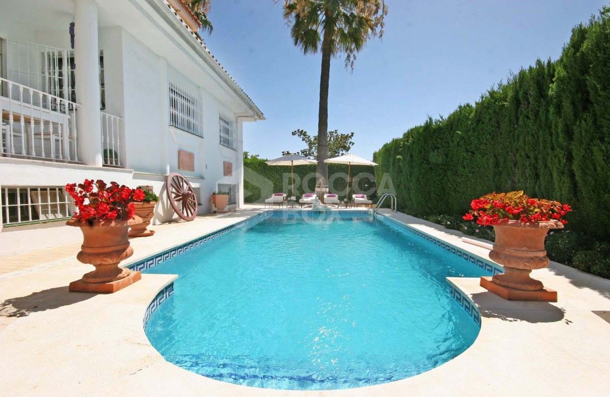 Beautiful 5 bedroom villa in El Paraiso,Estepona.