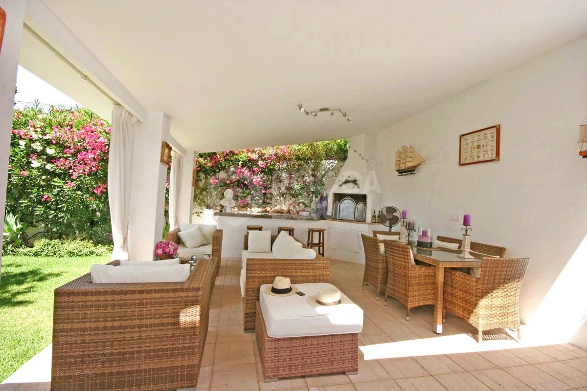 Beautiful 5 bedroom villa in El Paraiso,Estepona.