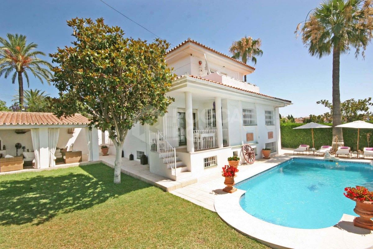 Beautiful 5 bedroom villa in El Paraiso,Estepona.