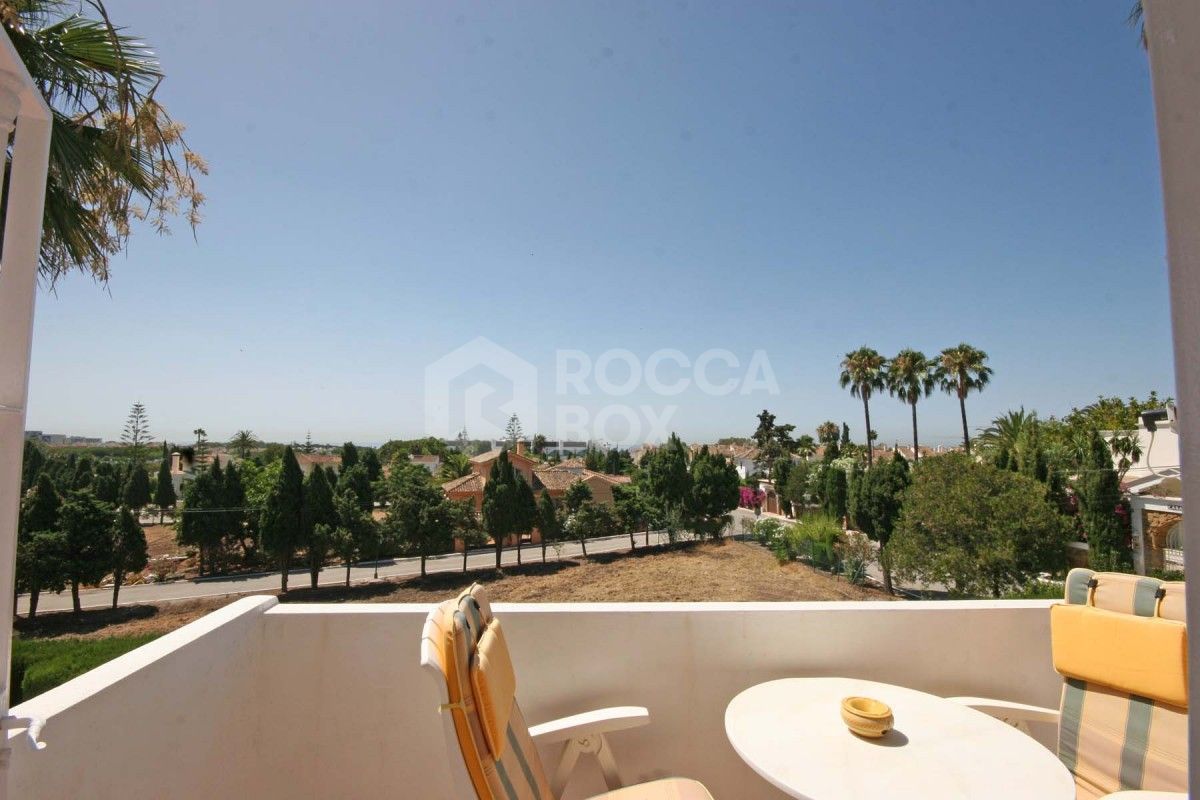 Beautiful 5 bedroom villa in El Paraiso,Estepona.