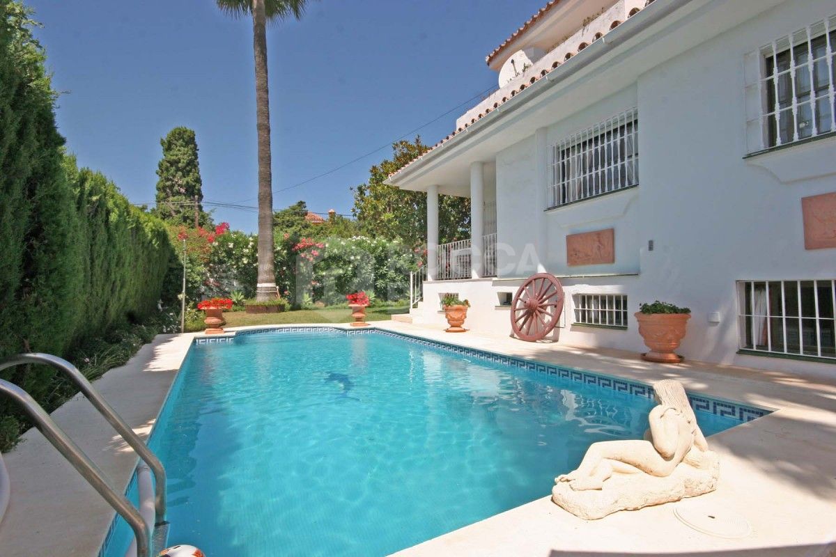 Beautiful 5 bedroom villa in El Paraiso,Estepona.