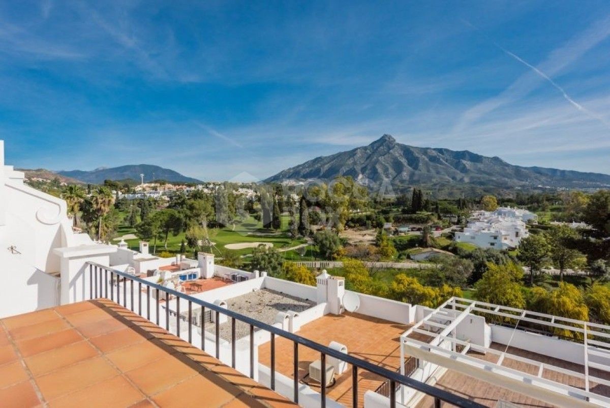 Stunning 3 bed twonhouse for sale in Aloha Pueblo in nueva andalucia