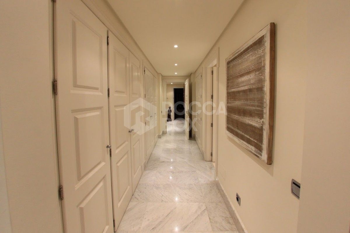 Pristine three bedroom apartment for sale in Los Monteros Playa.