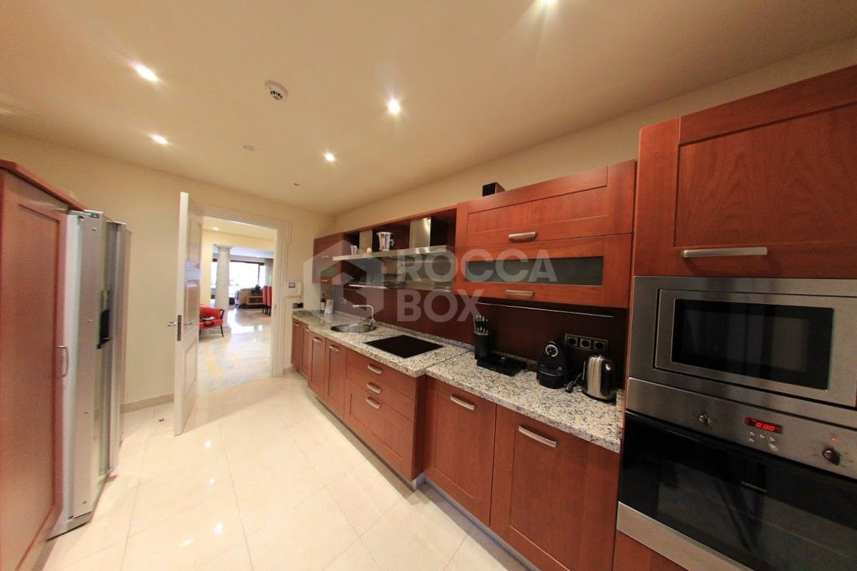 Pristine three bedroom apartment for sale in Los Monteros Playa.