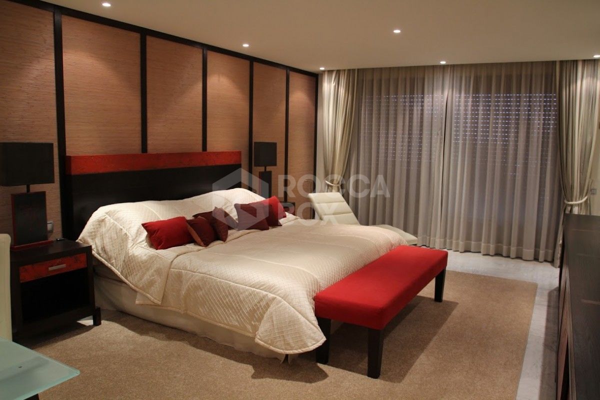 Pristine three bedroom apartment for sale in Los Monteros Playa.