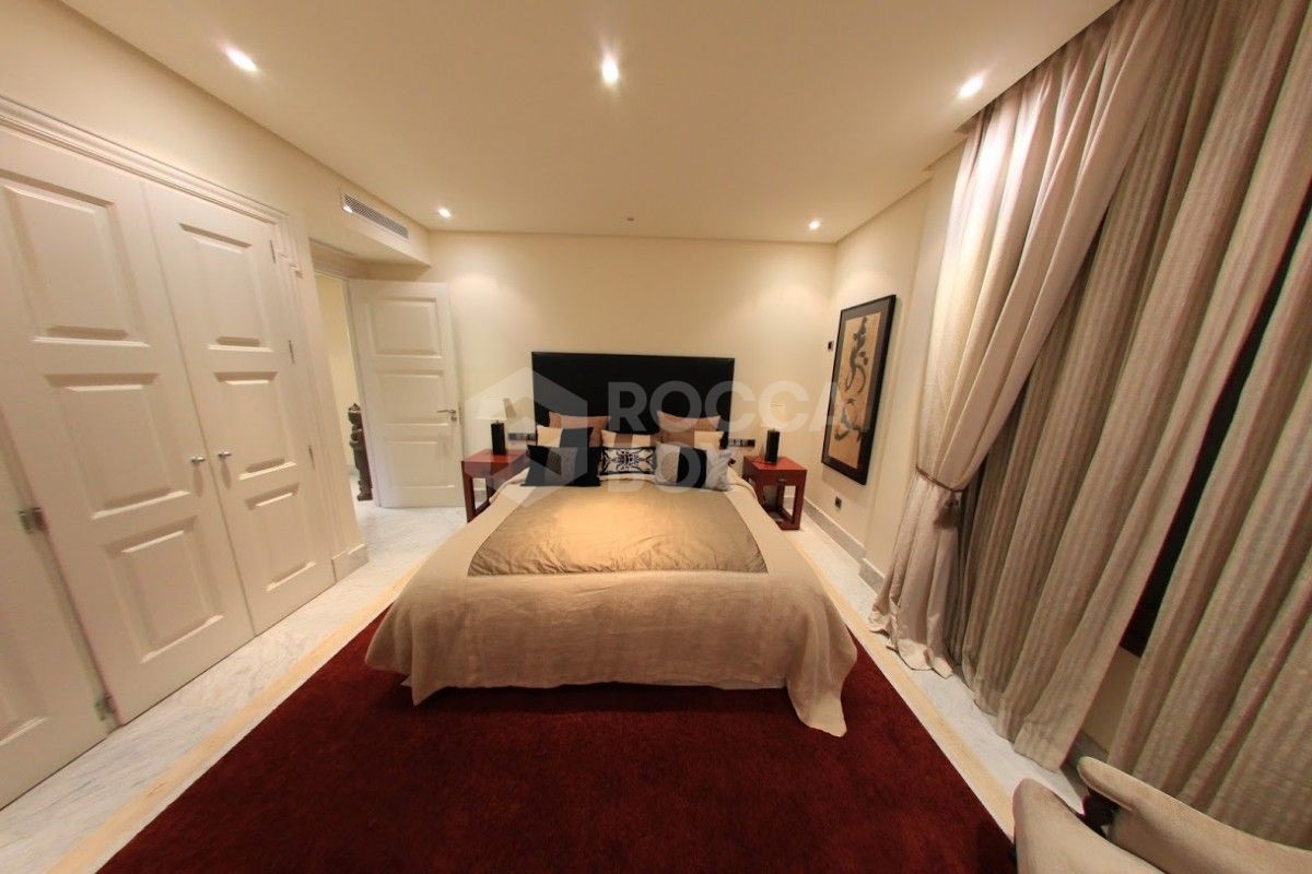 Pristine three bedroom apartment for sale in Los Monteros Playa.