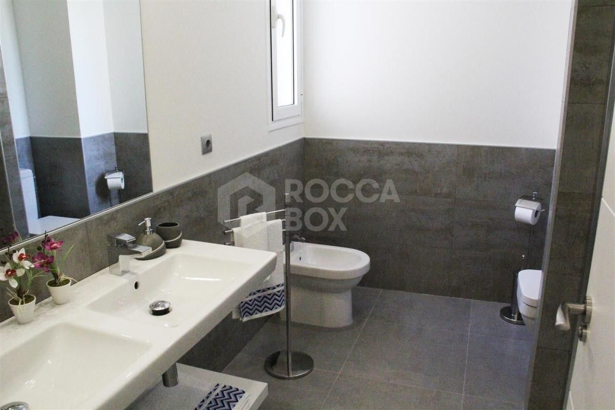 Brand new three bedroom apartment for sale in Nueva Andalucia.