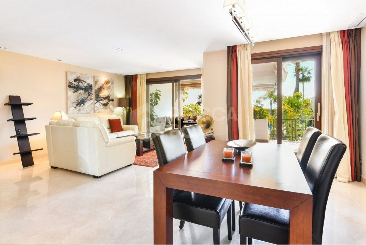 Beautiful townhouse with sea views in Benahavis