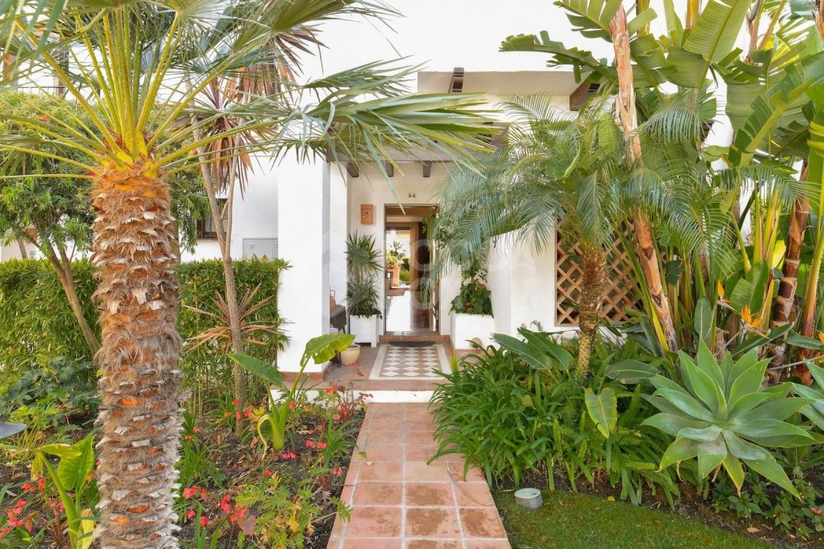Beautiful townhouse with sea views in Benahavis
